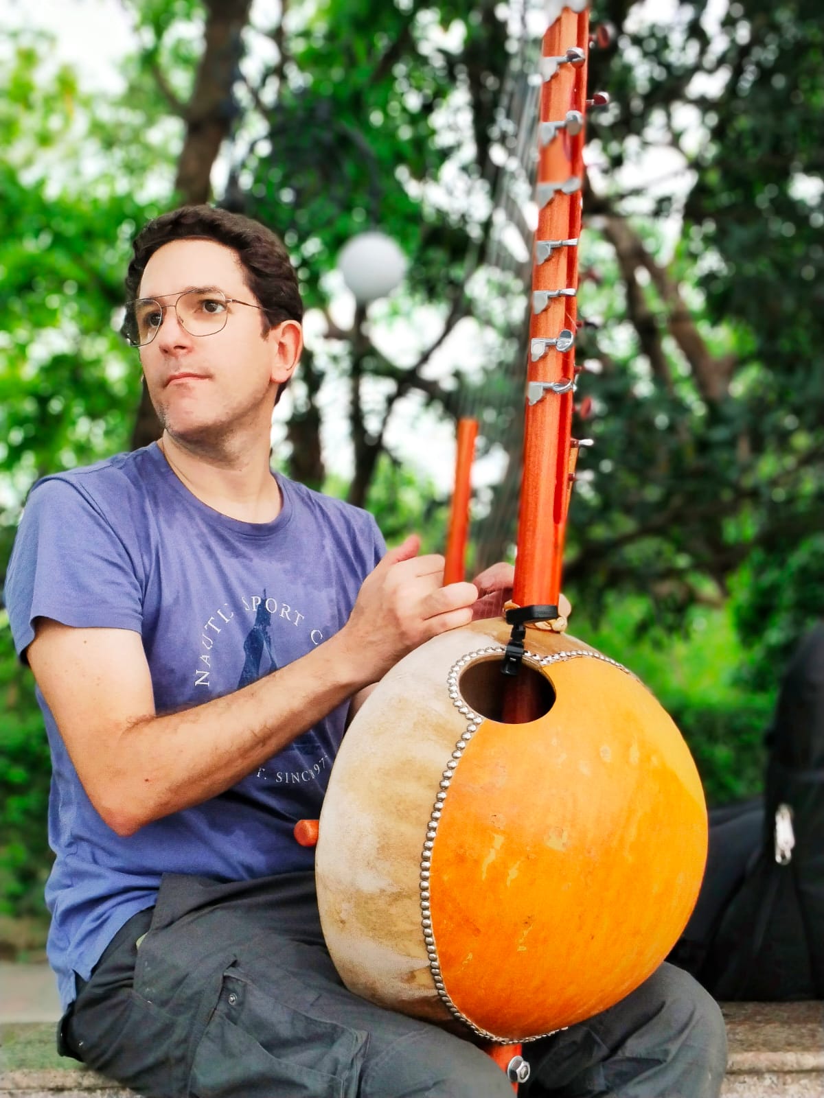 Professeur de kora africaine en ligne disponible pour des cours de kora